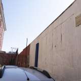Prima di arrivare in via Tunisi per� si trova sulla destra l�ancora pi� breve via Beltrani, praticamente un vicolo cieco che porta a un cancello che dava accesso a un palazzo rosso che fu occupato da immigrati e italiani indigenti prima di essere sgomberato